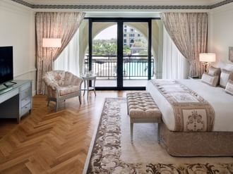 TV & King bed in 3-bedroom Penthouse at Palazzo Versace