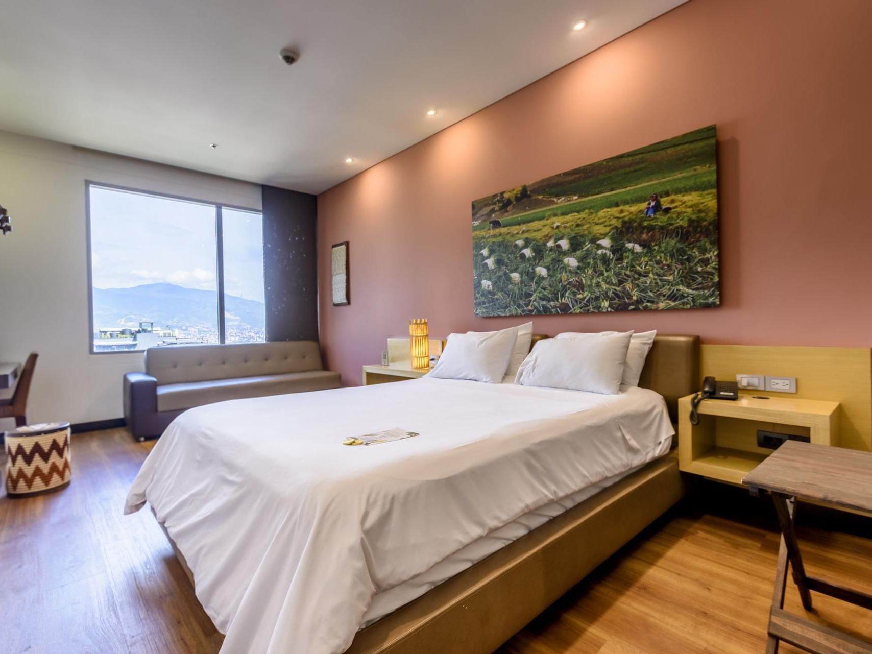 Deluxe Double with a king bed & desk at Diez Hotel Categoría