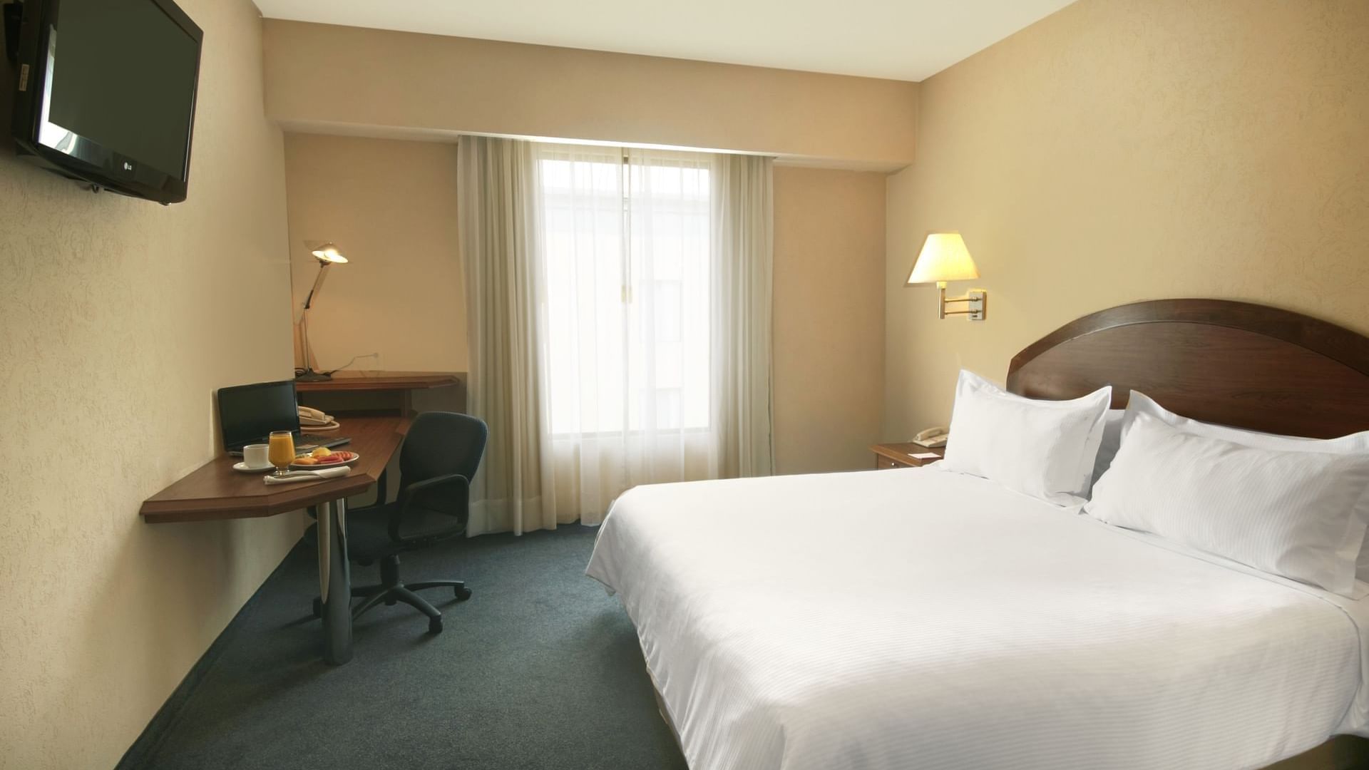 King bed & furniture in Superior Room at FI Poza Rica