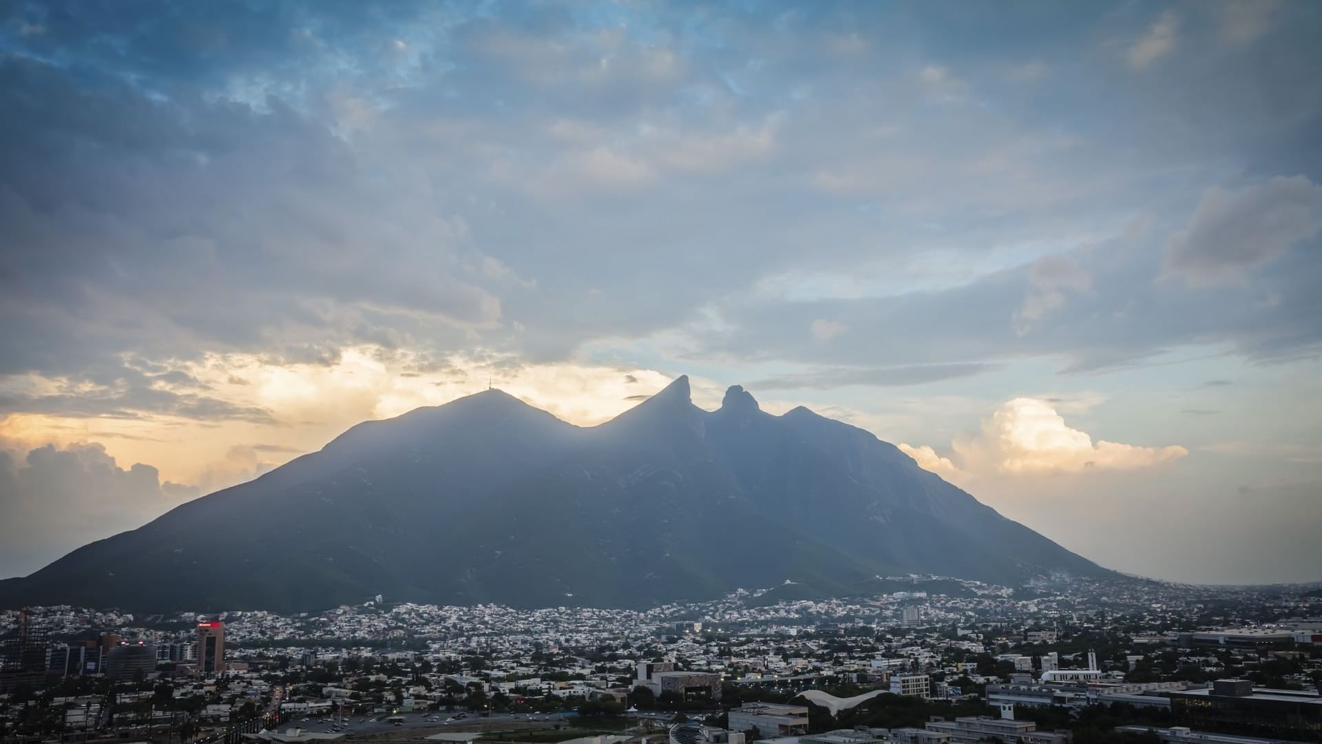 Landscape view of the mountain near One Monterrey Tecnológico