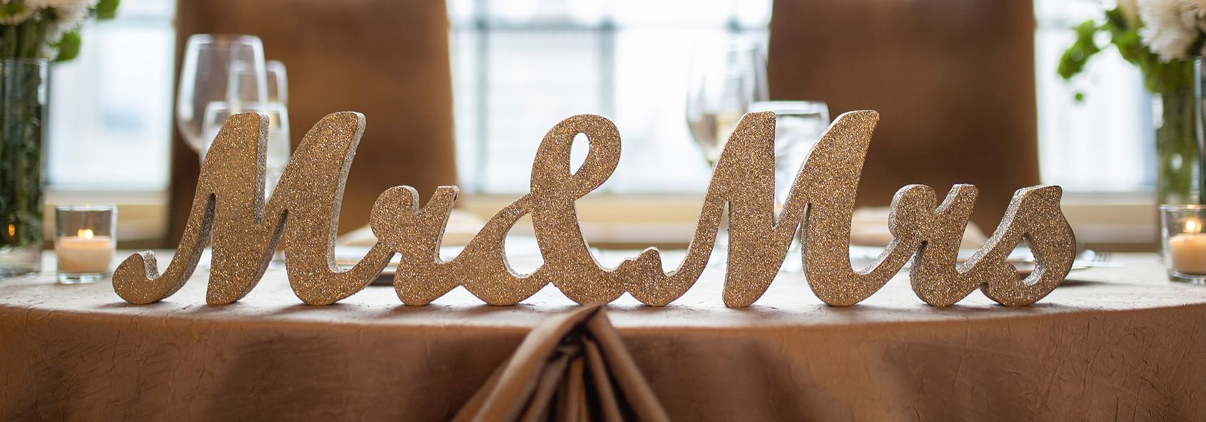 Mr & Mrs sign decor on a Wedding table at Warwick Allerton - Chicago