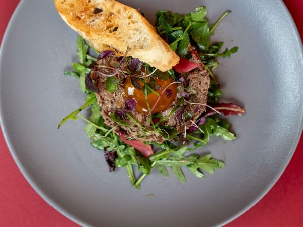 Pressé de paleron de Bœuf confit et condiment tartare