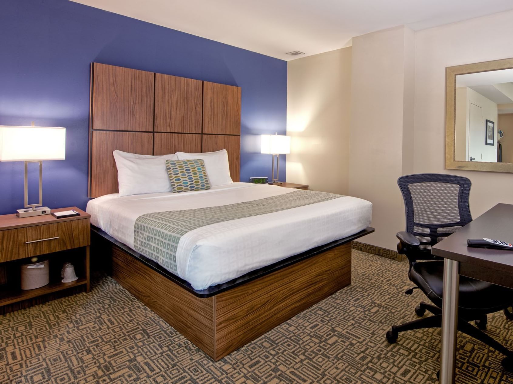 Bed in Standard Queen Jr. suite at Kellogg Conference Center