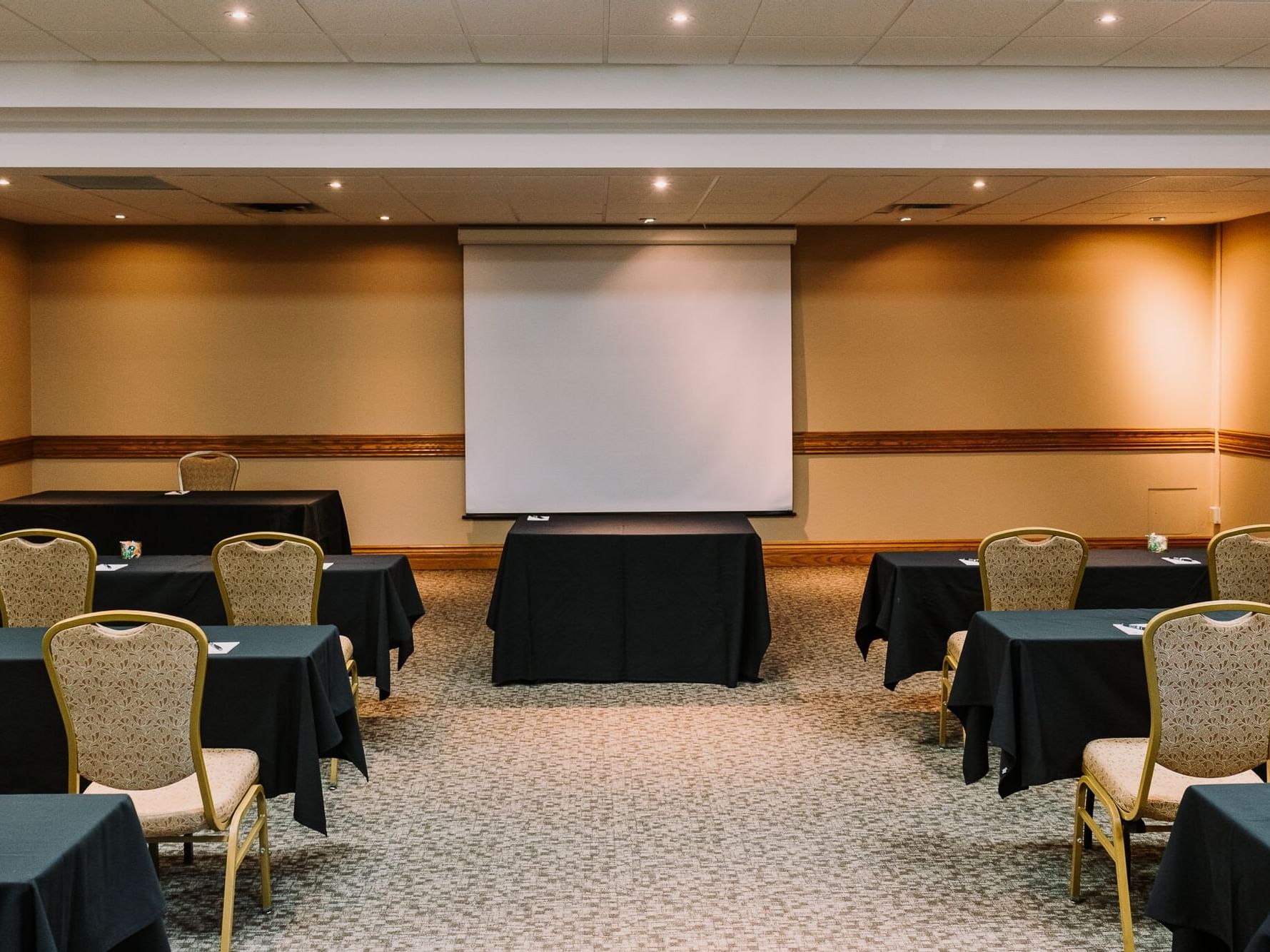 spacious Meeting room with projector at The Inn of Waterloo
