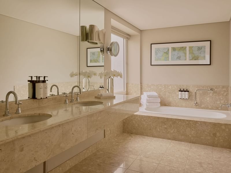 Premier Suite Bathroom