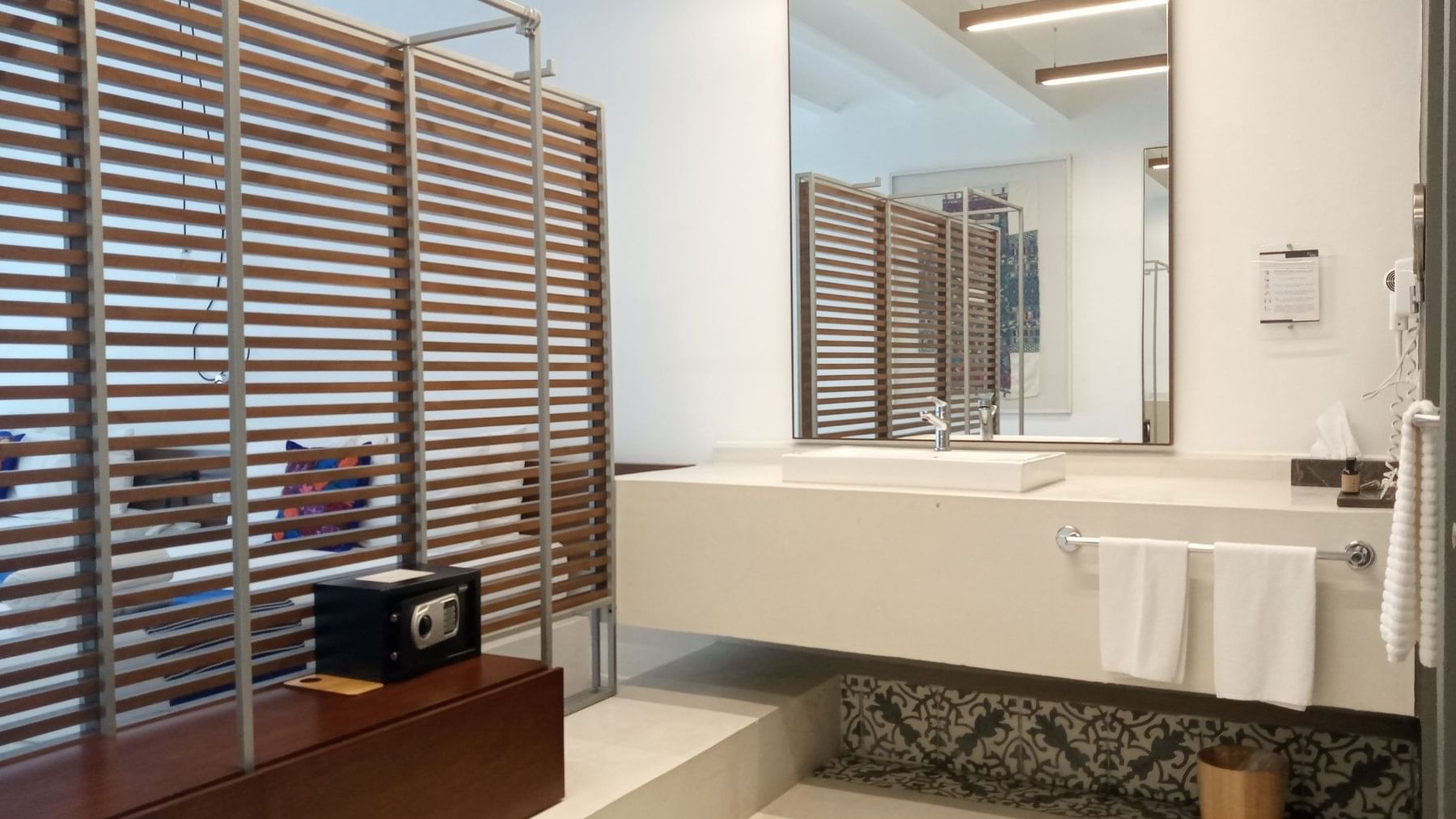 Washroom of Luxury room at Huayacan Cuernavaca Curamoria