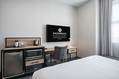 Workspace area in a room at Sandman Signature Fort Worth Downtown