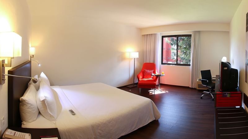 Working desk in Superior Room at Fiesta Inn Xalapa