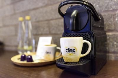 Coffee kit & bottles in Deluxe Double, Diez Hotel Categoría