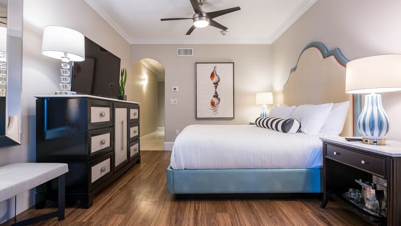 King Bed Room at The Pearl Hotel