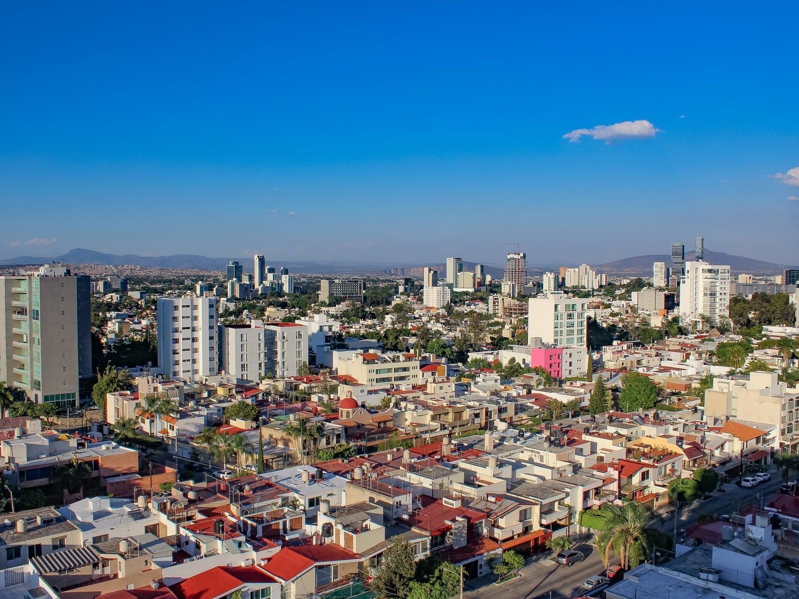 Vista aérea de la Avenida Chapultepec cerca de Grand Fiesta Americana