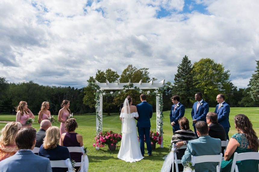Outdoor wedding ceremony at Evergreen Resort