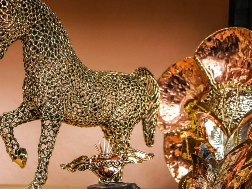 Horse &flower décor near Fiesta Americana Travelty