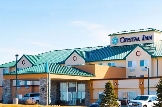 Exterior view of hotel with parking area at Crystal Inn Hotel & Suites Great Falls