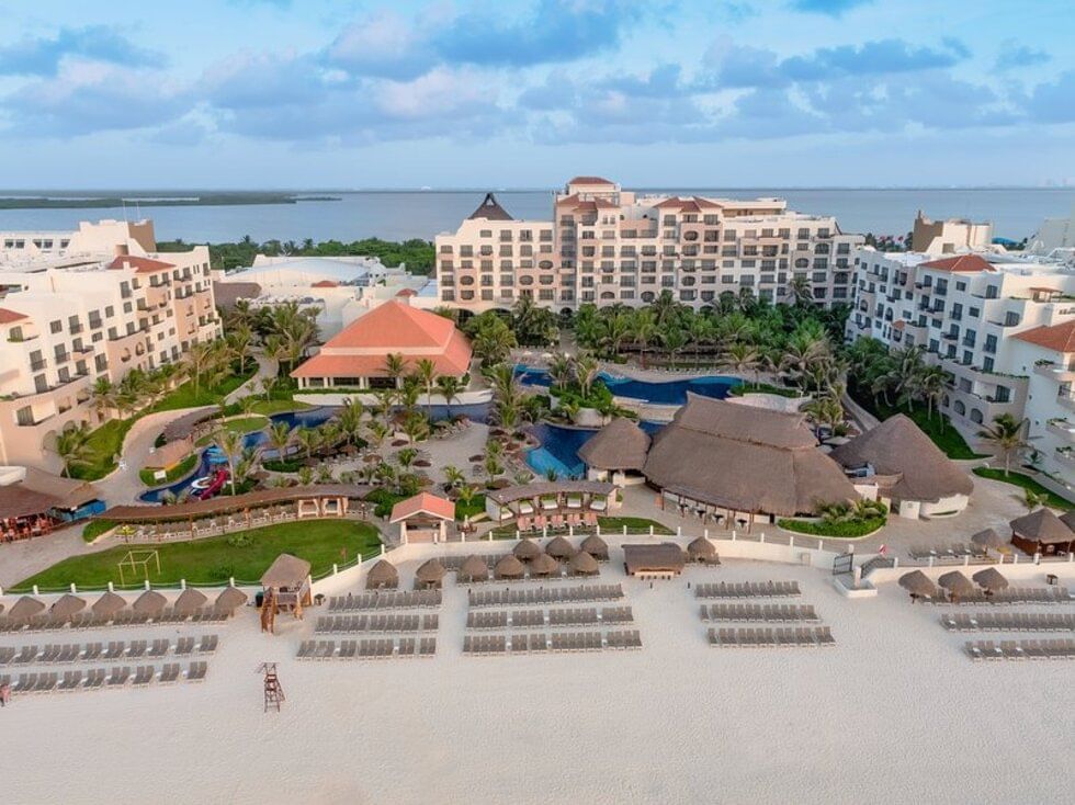 Aerial view of Fiesta Americana Condesa Cancun All Inclusive & beach with sun loungers
