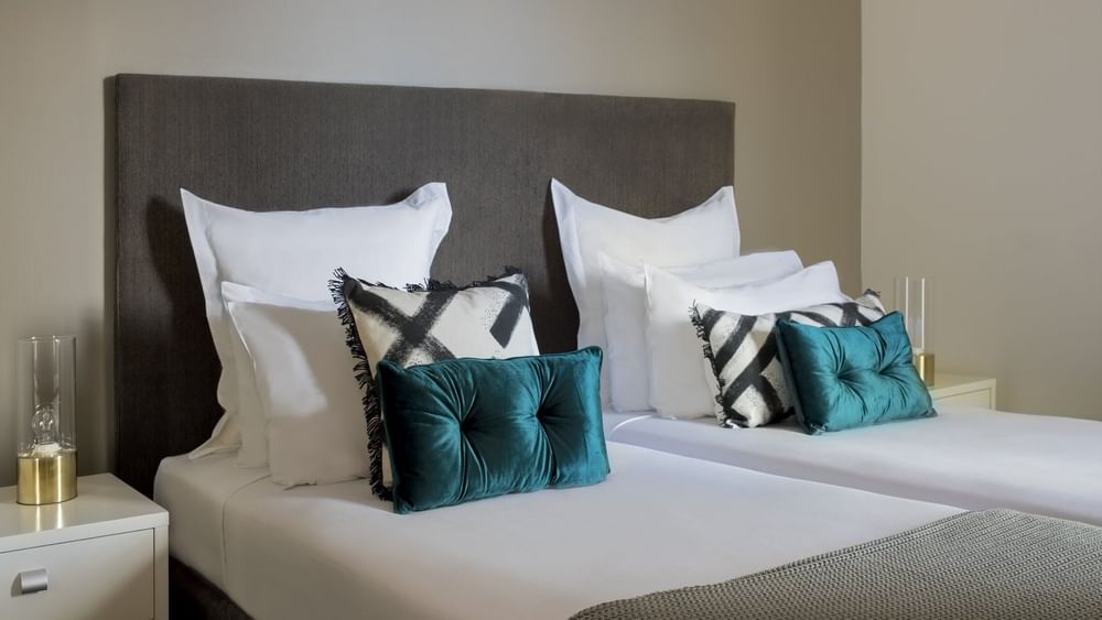 Twin beds in Garden View Room at Pullman Quay Grand Sydney