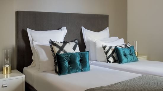 Twin beds in Garden View Room at Pullman Quay Grand Sydney