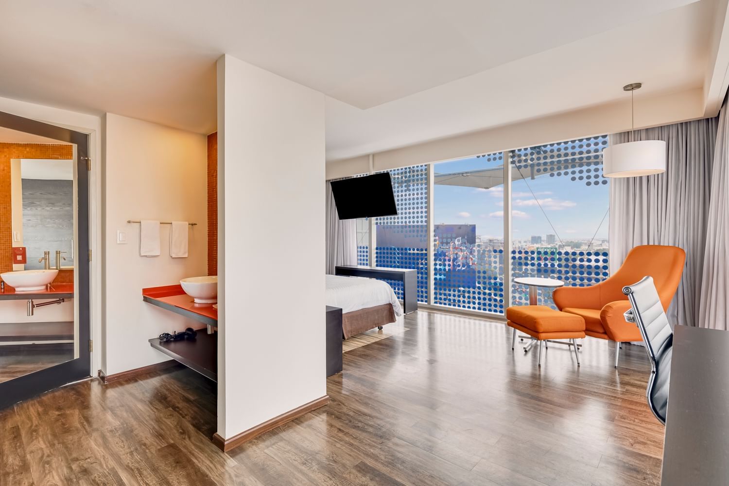 AMPLIAS HABITACIONES