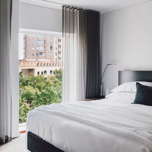 2 Bedroom 2 Bathroom Apartment, king bed at The Como Melbourne