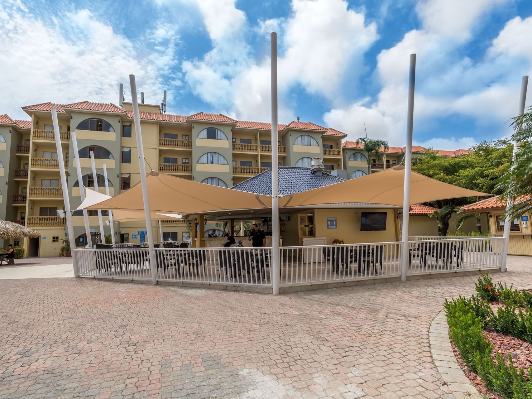 Exterior view of Baskin Robbins near Eagle Aruba Resort