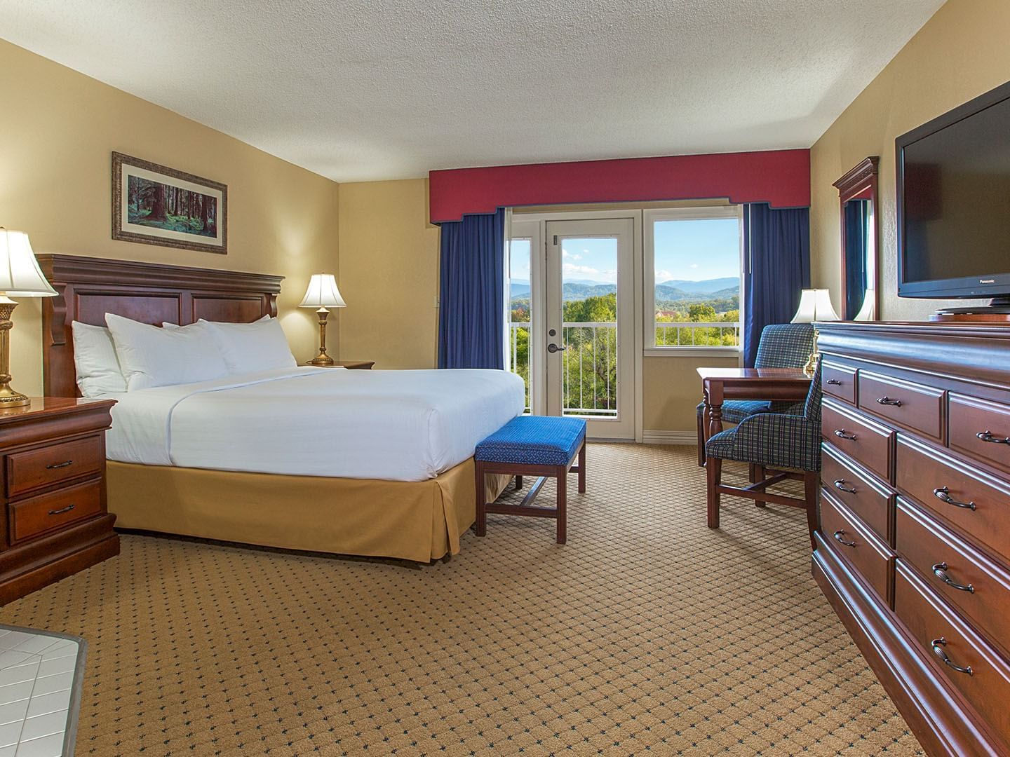 The Superior King Room with a jacuzzi at Music Road Resort