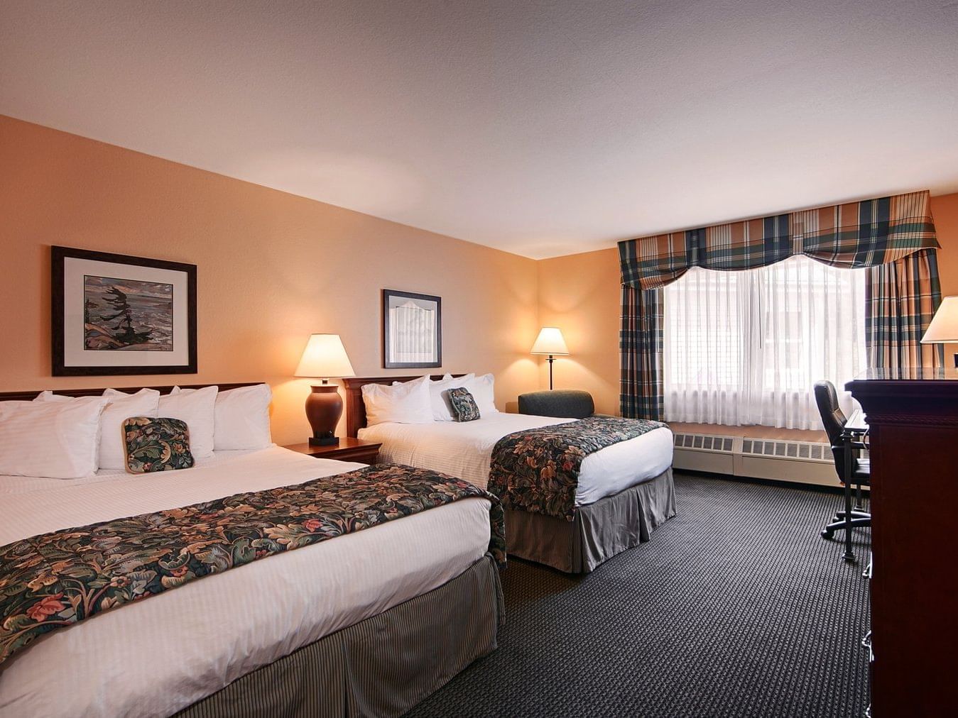 2 queen beds in Standard Double Queen room at The Landing Hotel