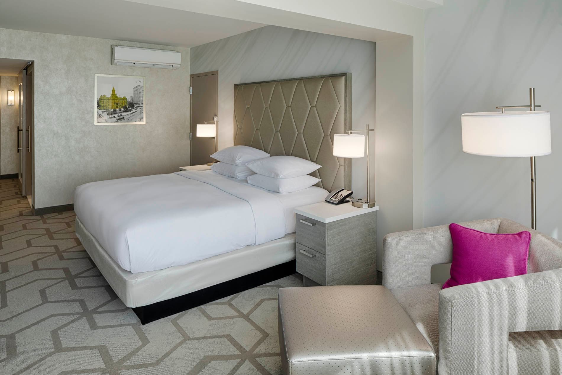 One king bed in deluxe room at the Kingsley Bloomfield Hills