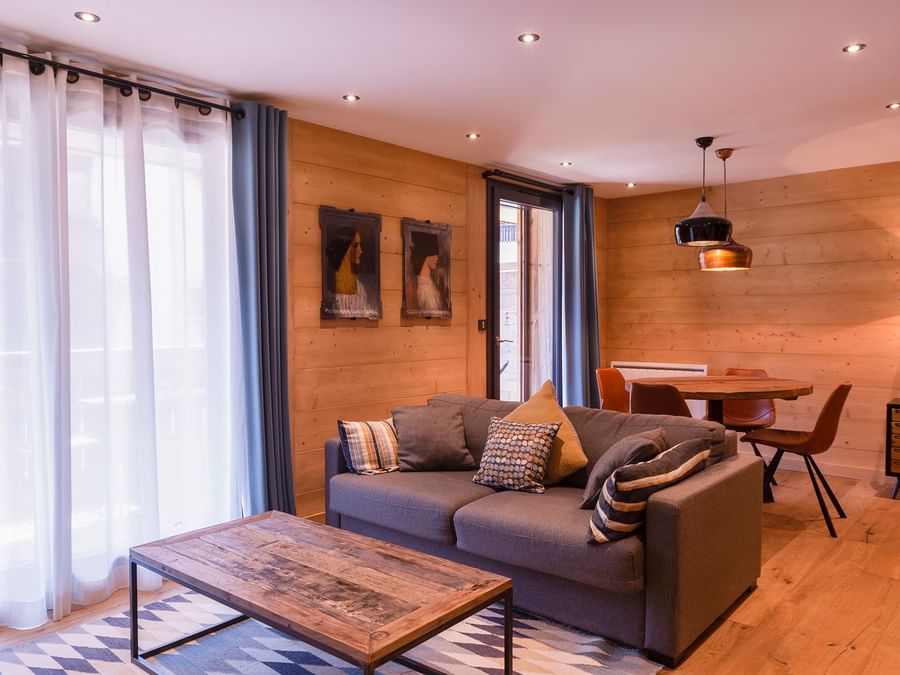 Living area with furniture at Chalet hotel la marmotte