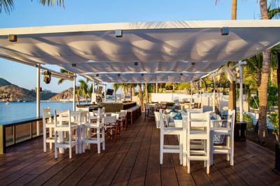 Outdoor Bar and lounging area at Cabo villas beach resort