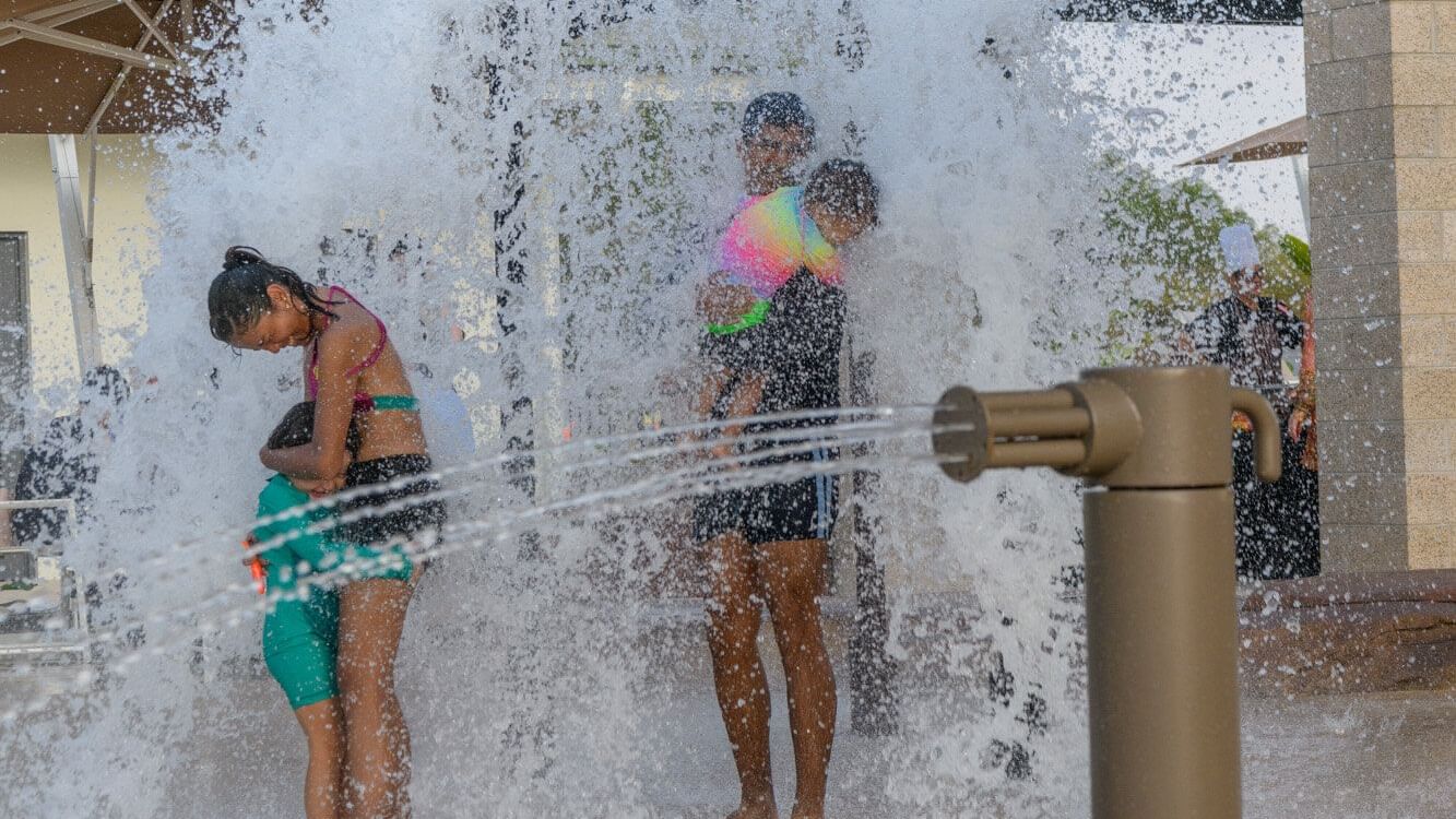 A family enjoying the water fountain at Novotel Darwin Airport