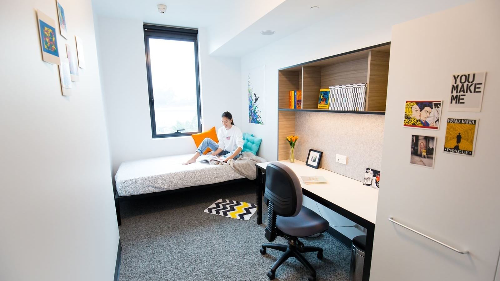 Park Central_Buranda Bedroom and Desk