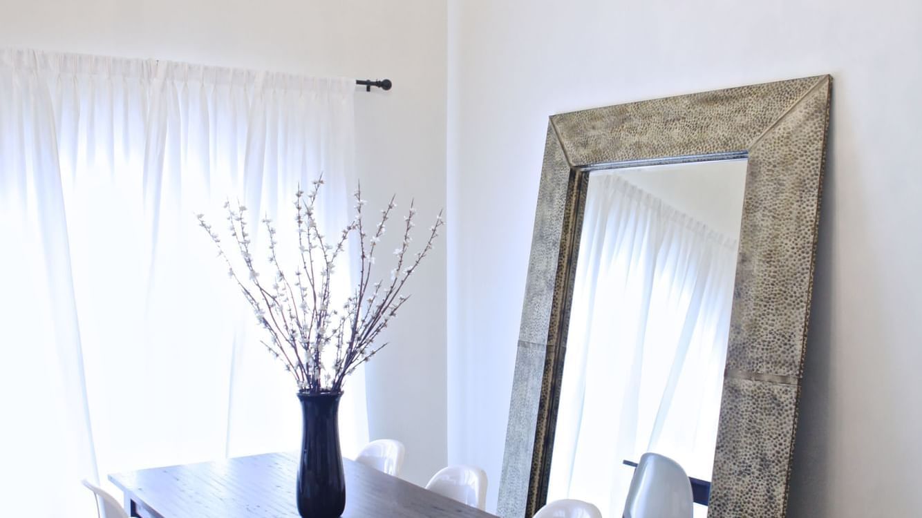 Dining table with big mirror in Corner Unit 1 at The Mayo Hotel