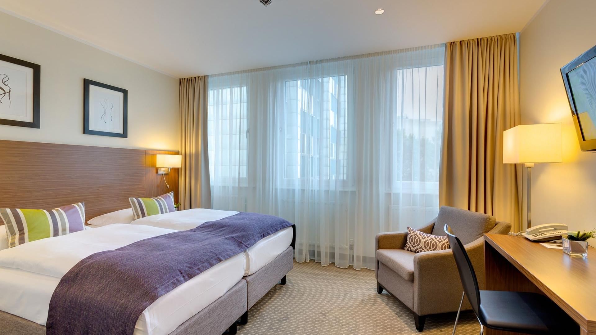 Spacious Double Room with City Views at Sylter Hof Berlin