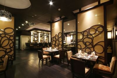 Neo Café with a sizable dining area and bar counter at Amora Neoluxe Hotel Bangkok