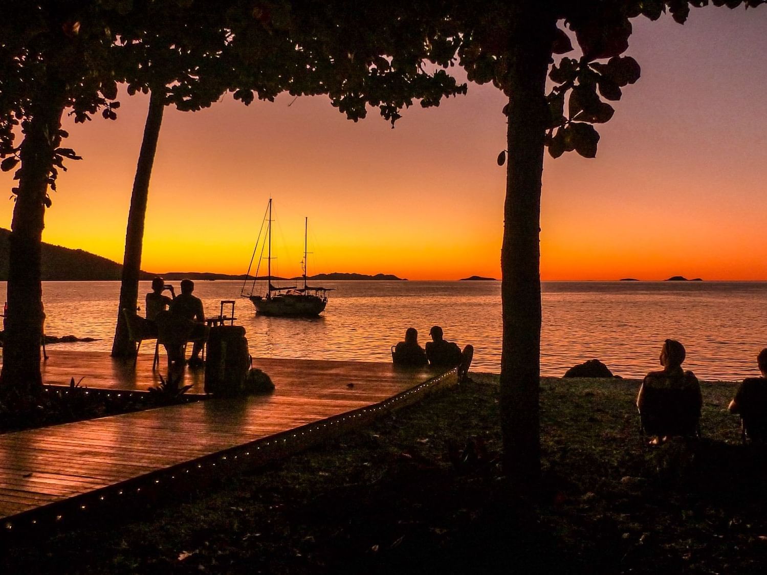 Lovers Cove Bar in Queensland Daydream Island Resort