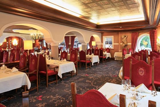 Dining area in La Cascata restaurant at Hotel Liebes Rot Flueh