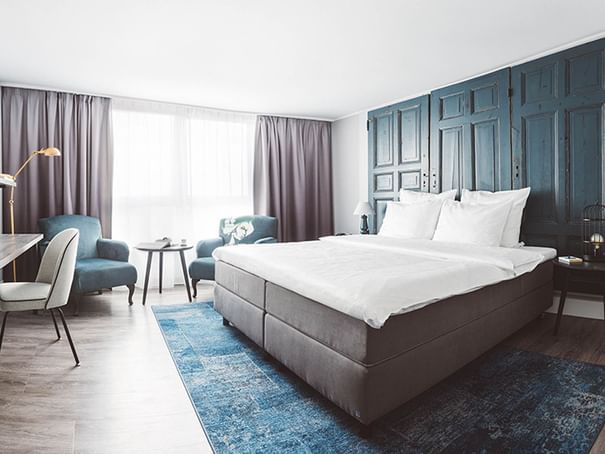 King bed in Standard Room at Hotel Berlin Berlin