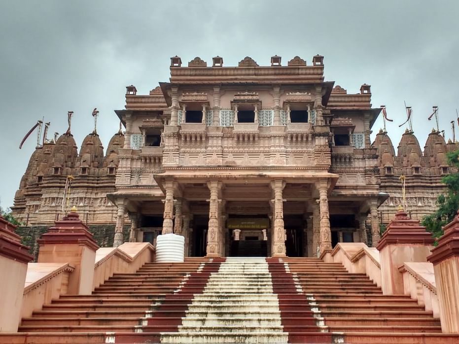 Shri Parshwa Pradnyalaya Jain Teerth near Eastin Hotels