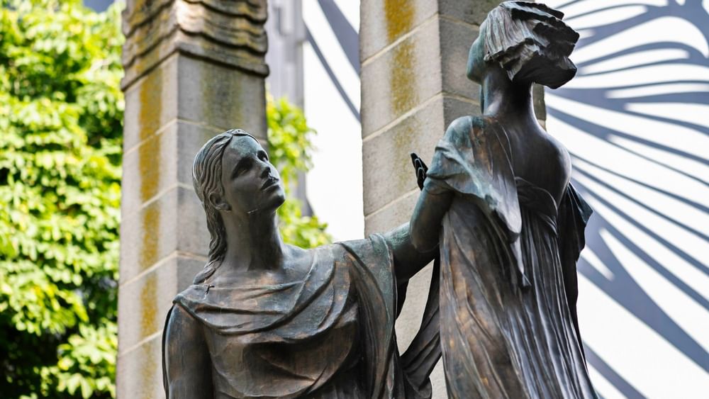 Statue of two women in Brussels.