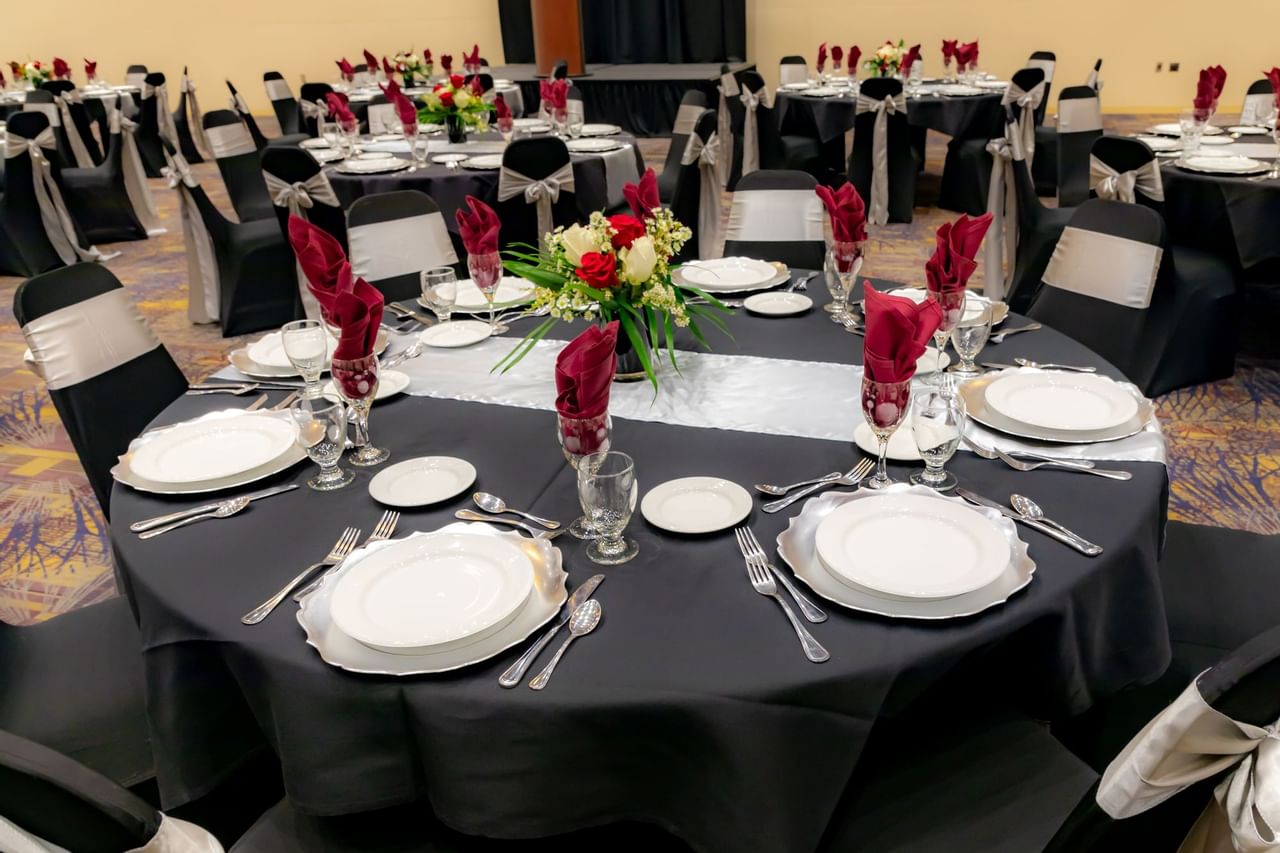 Coast Wenatchee Centre Hotel - Ballroom Table Set