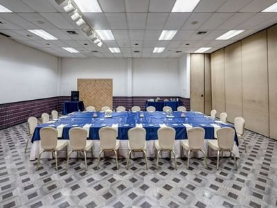 Hollow square type Tolimán meeting room arranged at Porta Hotel Del Lago