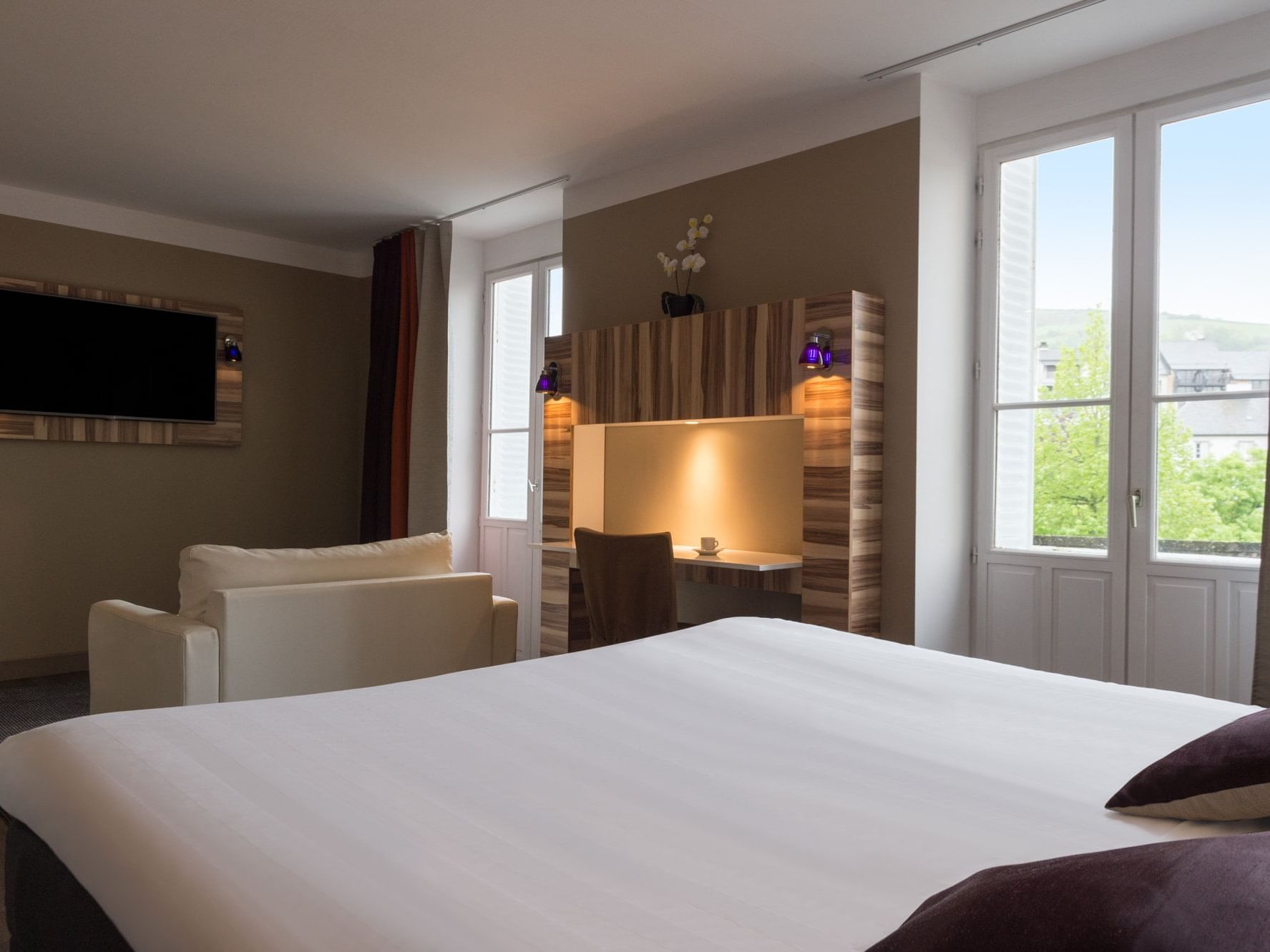 The Privilege Junior Suite at the Grand Hôtel Saint-Pierre with one extra large double bed, one sofa bed and a flat-screen tv 