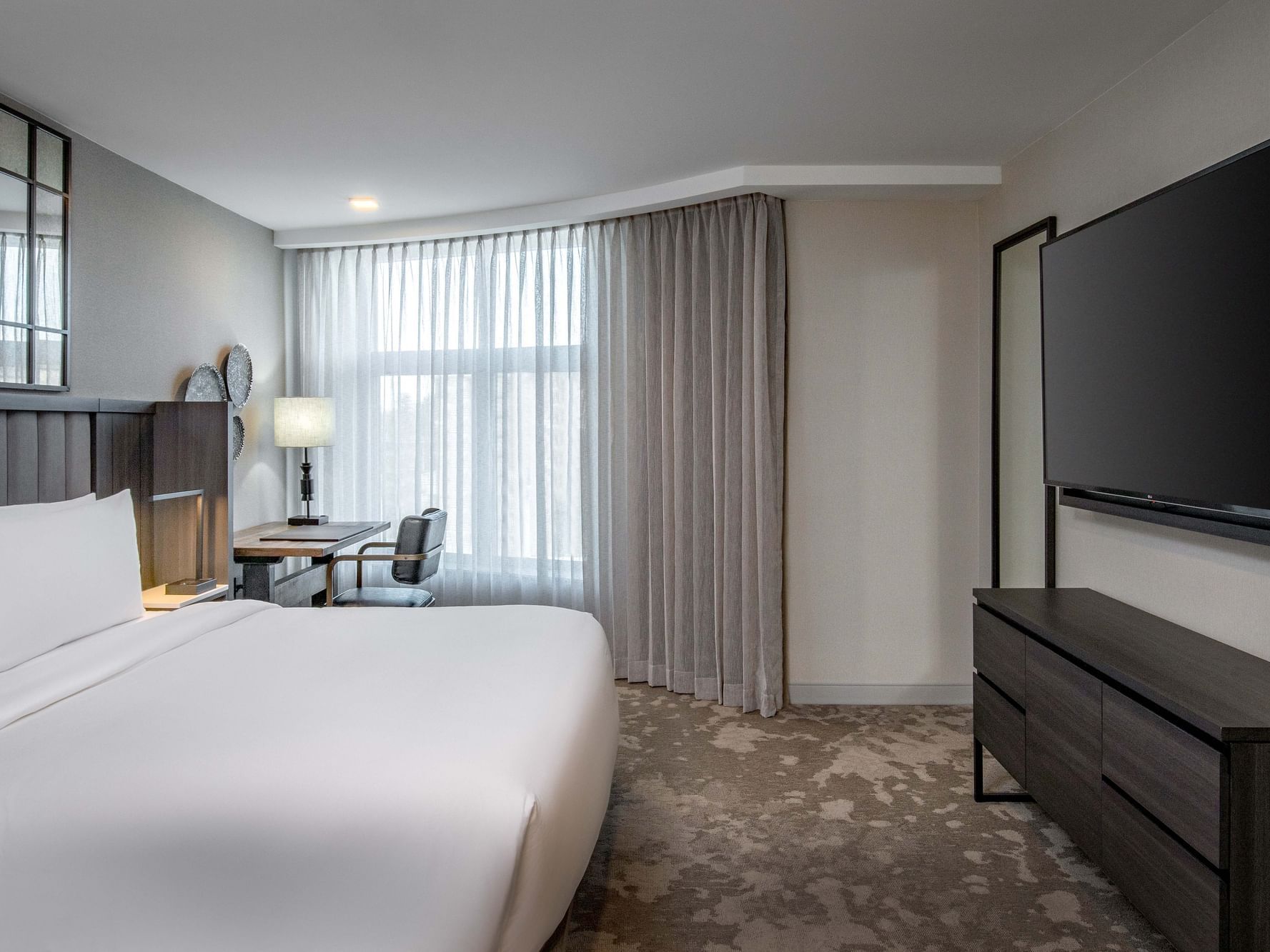 The Artisan Hotel Grantie Suite Bedroom