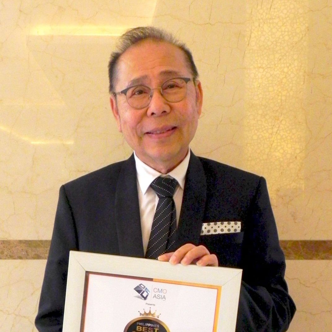 Mr Derrick TAN of St Giles Makati holding Philippines Best General Managers Award