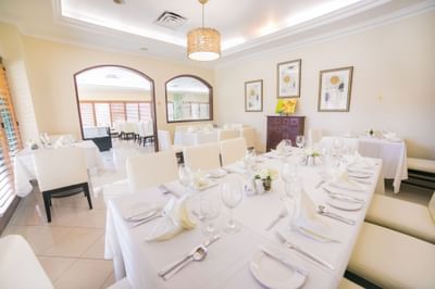 Dining tables arranged in Alexander's Restaurant at Courtleigh Hotel and Suites
