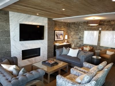 Lounge area featuring comfy couches in a room at Stein Eriksen Residences