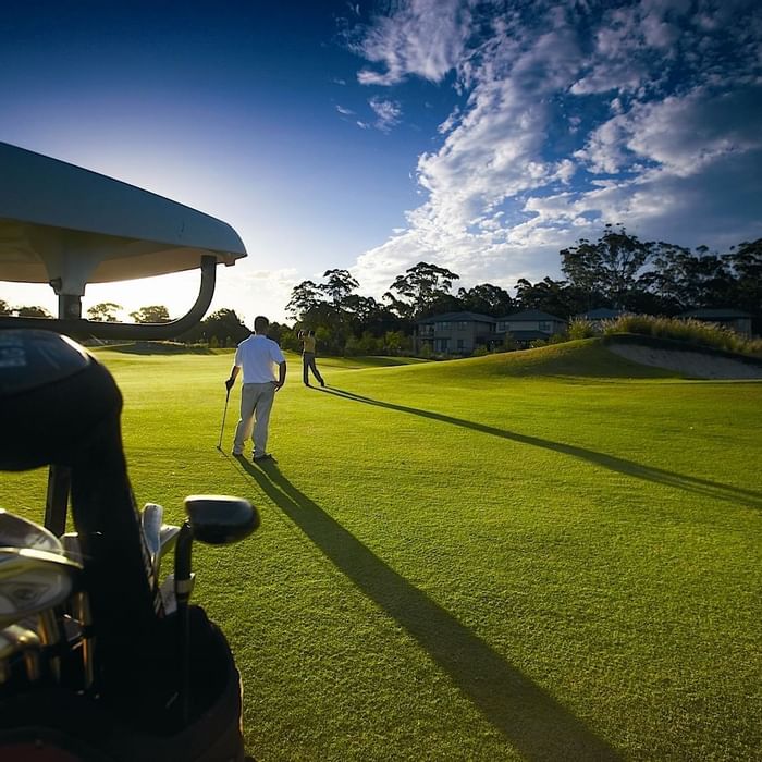 Two people palying golf at Mercure Kooindah Waters