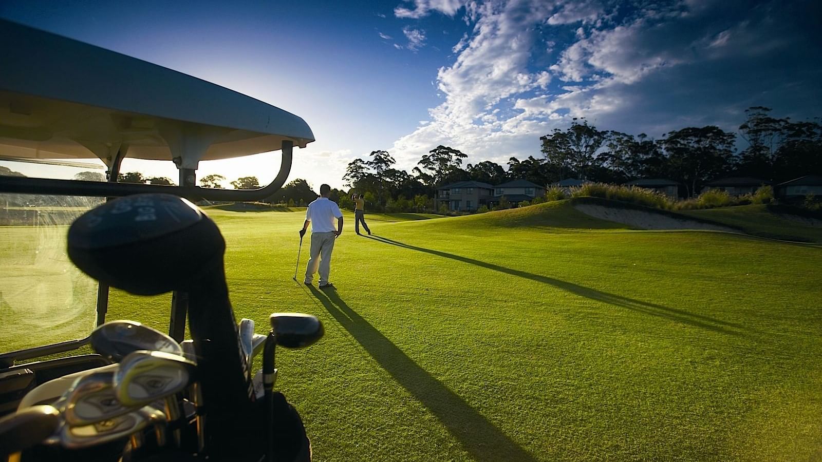 Two people palying golf at Mercure Kooindah Waters