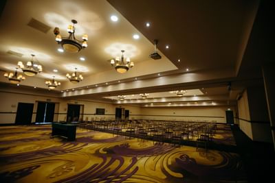 Chair arrangement & screen in Araiza Hall at Araiza Hermosillo
