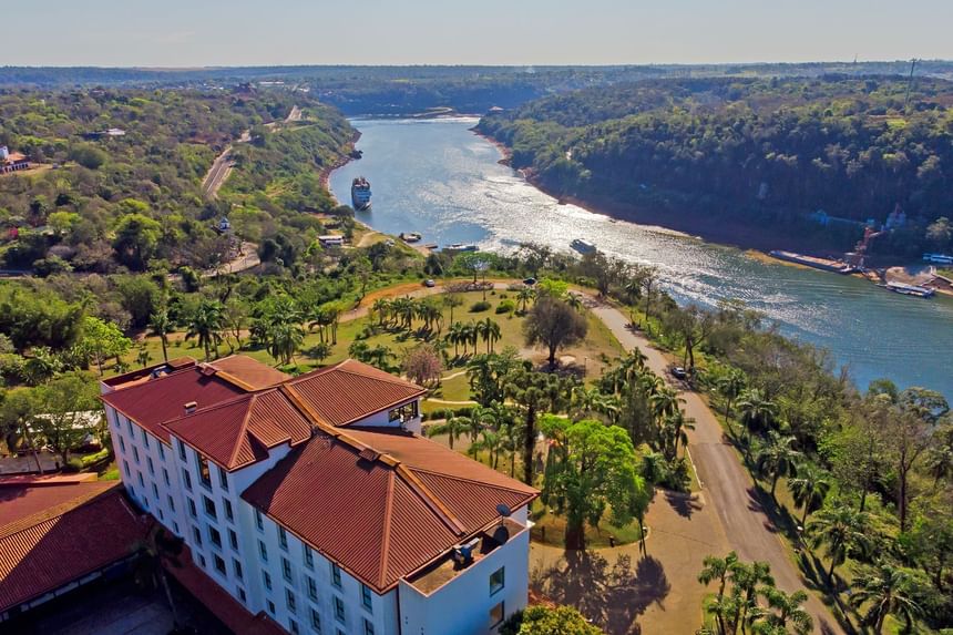 panoramic grand hotel frente al rio